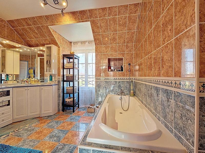 Maison - 200 m² - 7 pièces