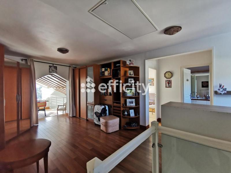 Maison - 142 m² - 7 pièces