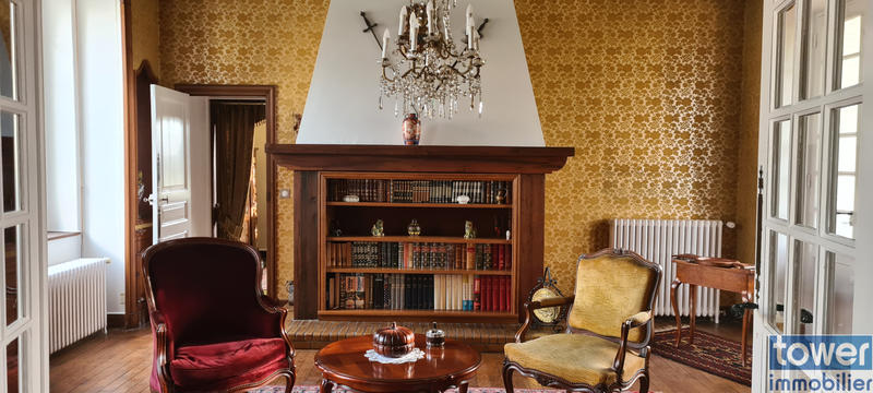 Propriété - 995 m² - 10 pièces