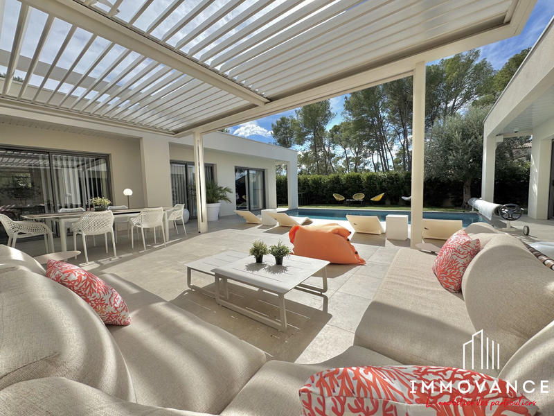 Villa - 215 m² - 5 pièces