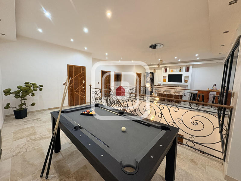 Maison - 191 m² - 5 pièces