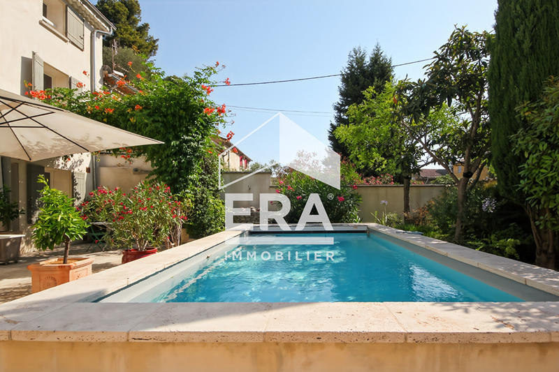 Maison - 220 m² - 8 pièces