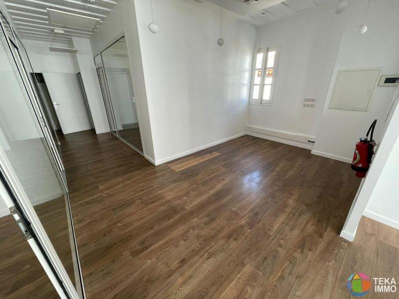 Bureau - 70 m² - 5 pièces