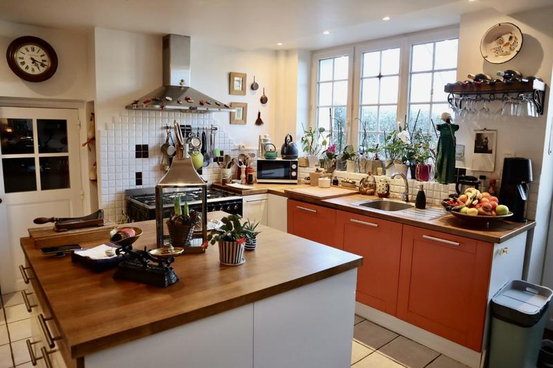 Maison - 290 m² - 11 pièces