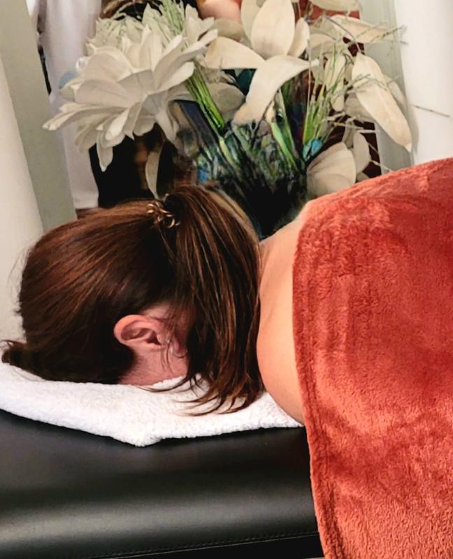 Sabrina Ferreira massages