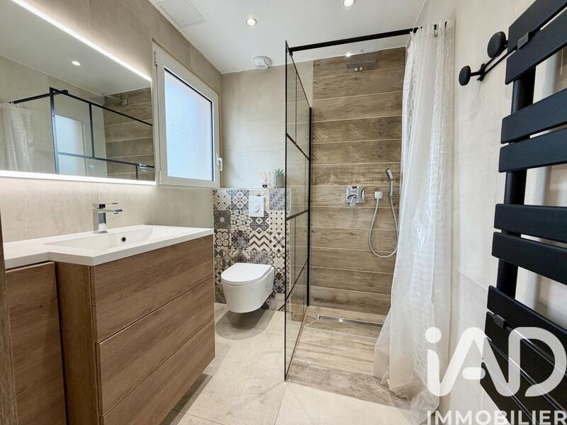 Maison - 255 m² - 7 pièces