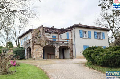 Maison - 220 m² - 10 pièces