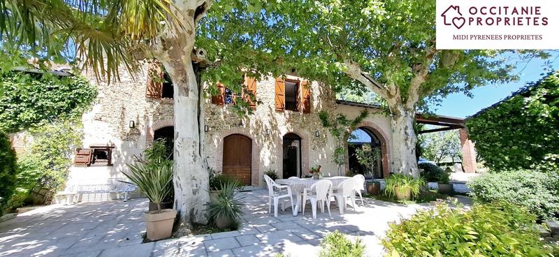 Propriété - 402 m² - 14 pièces