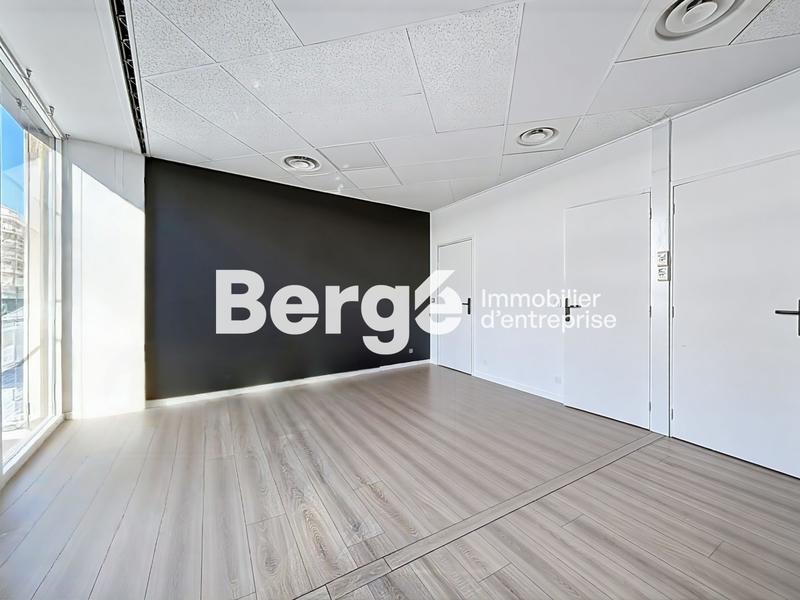 Local commercial - 147 m² - 8 pièces