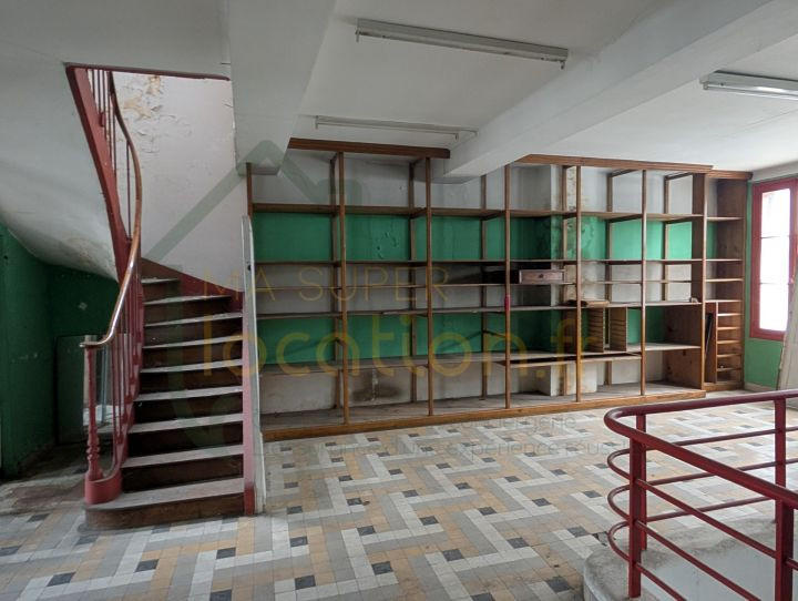 Immeuble - 215 m² - 3 pièces