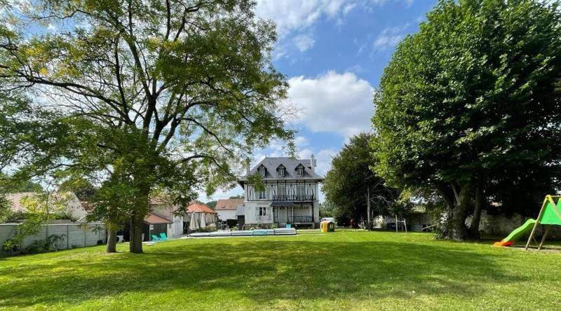 Propriété - 230 m² - 8 pièces