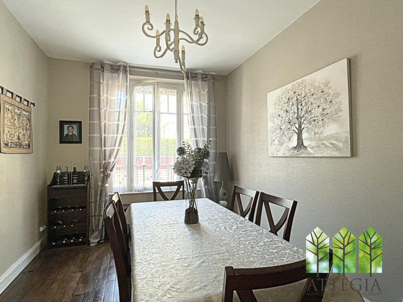 Maison - 165 m² - 8 pièces