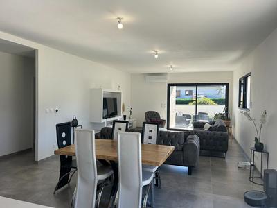 Maison - 122 m² - 4 pièces