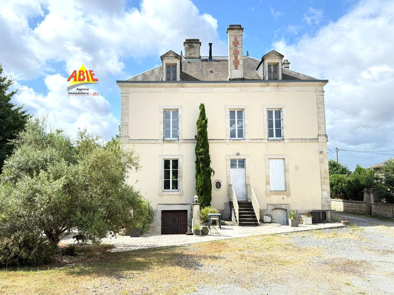 Maison - 200 m² - 7 pièces