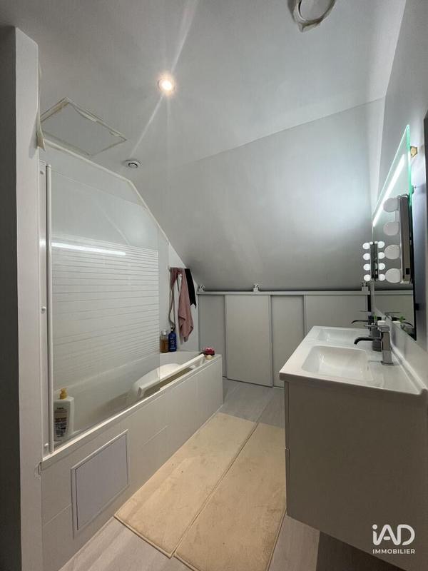 Maison - 92 m² - 5 pièces