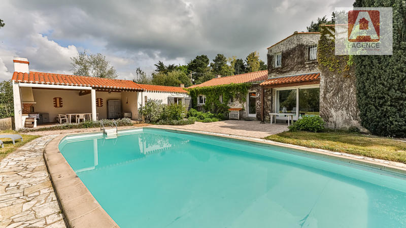 Maison - 198 m² - 7 pièces