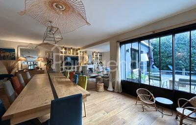 Maison - 177 m² - 7 pièces