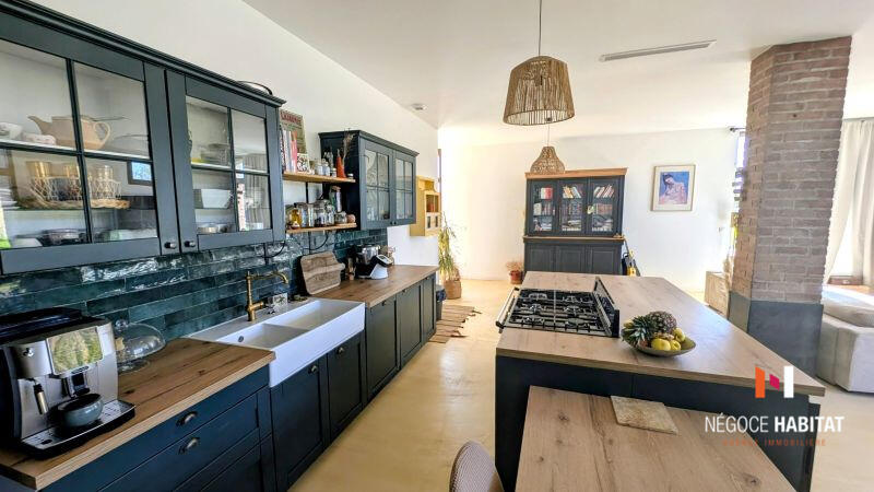 Maison - 210 m² - 6 pièces