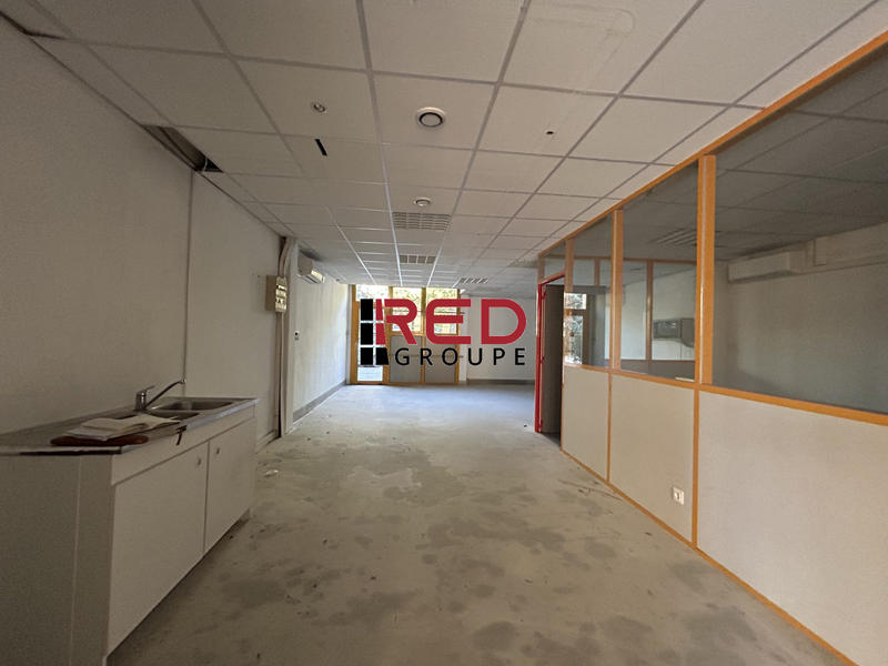Local d'activités - 127 m²