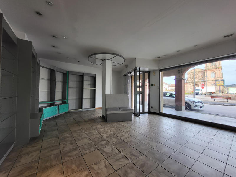 Local commercial - 130 m² - 2 pièces