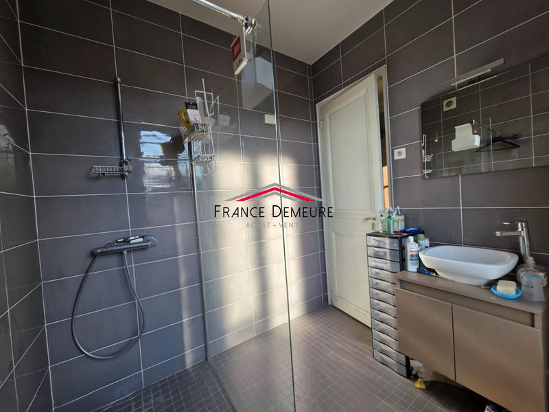 Maison - 183 m² - 8 pièces