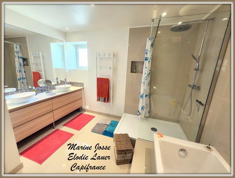 Maison - 230 m² - 7 pièces