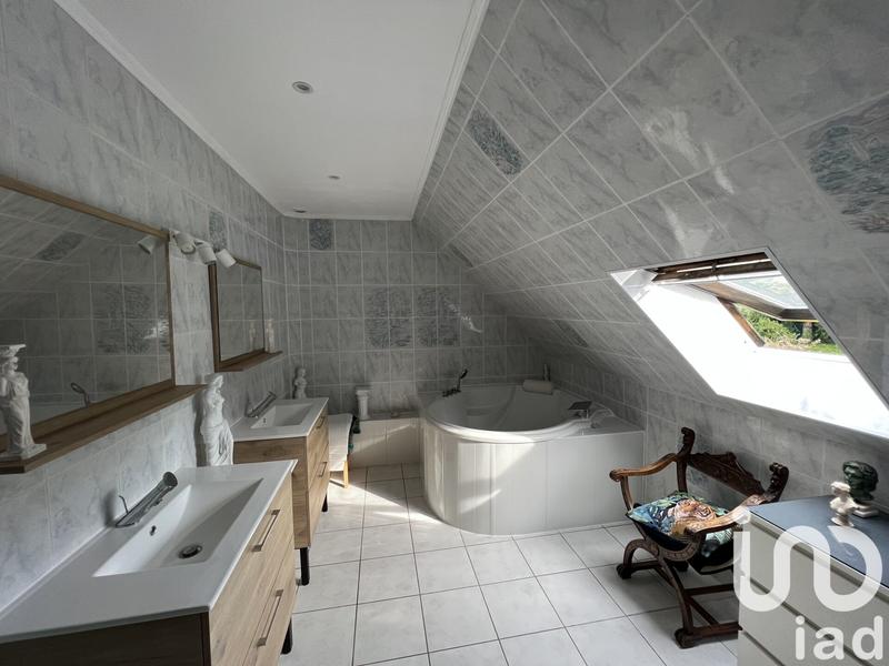 Maison - 200 m² - 10 pièces