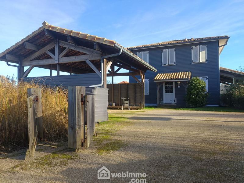 Maison - 737 m² - 20 pièces