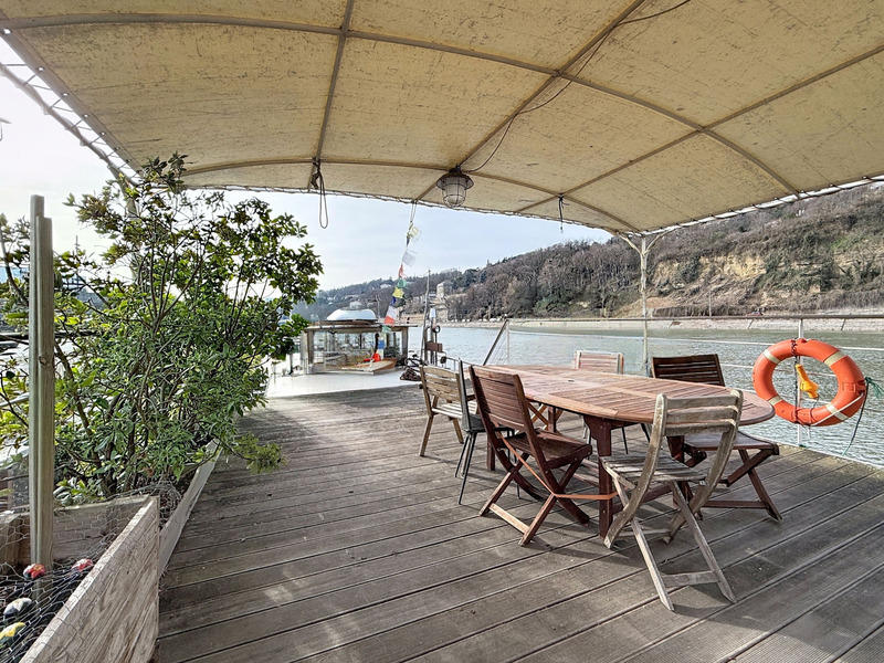 Péniche - 170 m² - 7 pièces