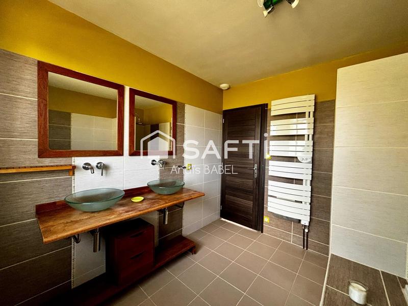 Maison - 207 m² - 9 pièces