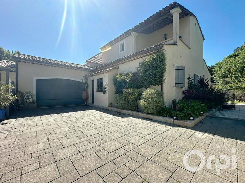 Maison - 185 m² - 6 pièces