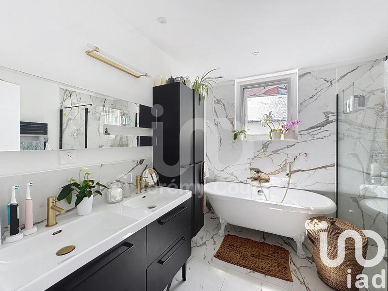 Maison - 200 m² - 11 pièces