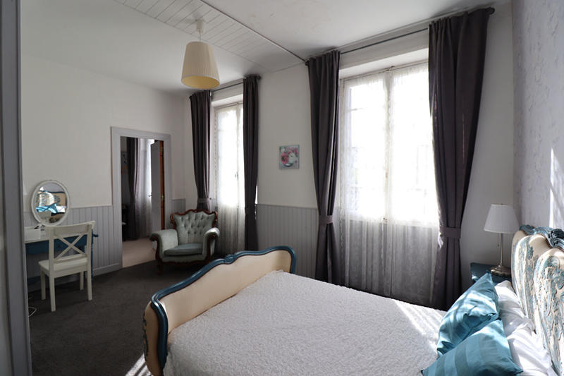 Maison - 325 m² - 15 pièces