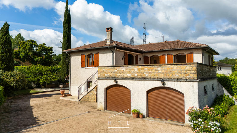 Maison - 233 m² - 5 pièces