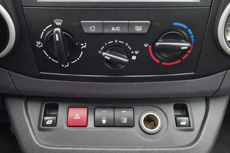 Peugeot Partner (B9) Utilitaire Phase 2 L1 600kg 1.6 Blue HDi Fap Fourgon Etg6 s&amp;S 99 cv Boîte auto