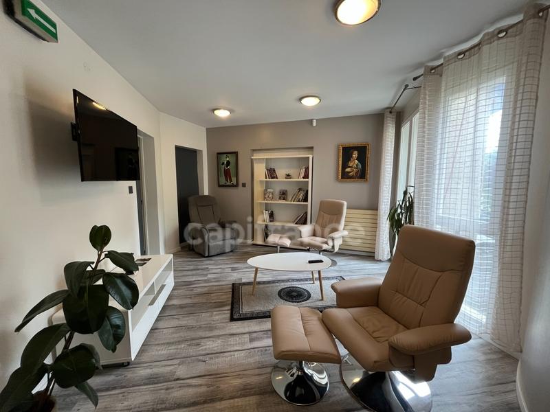 Maison - 472 m² - 15 pièces