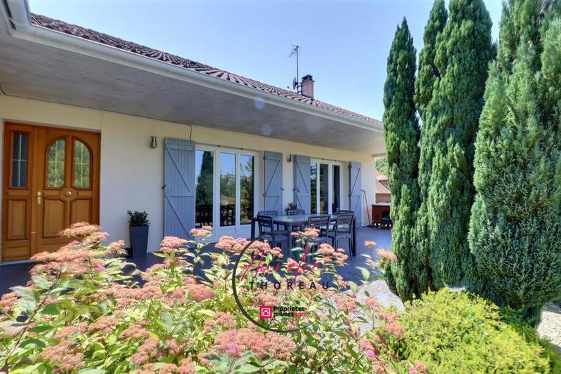 Maison - 224 m² - 7 pièces