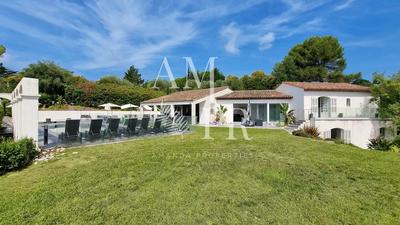 Villa - 250 m² - 8 pièces