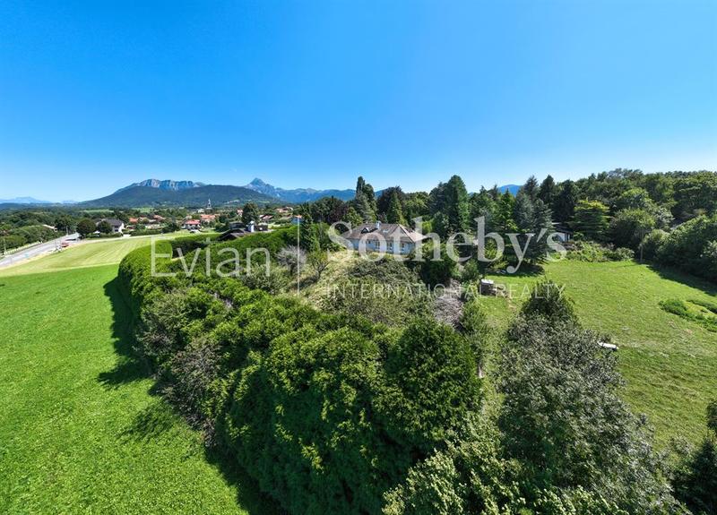 Maison - 230 m² - 8 pièces