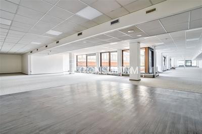 Bureau - 555 m²