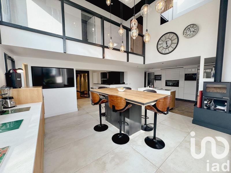 Maison - 590 m² - 11 pièces