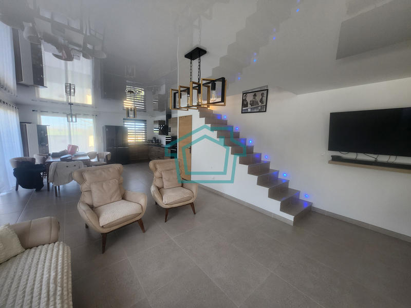 Maison - 100 m² - 5 pièces