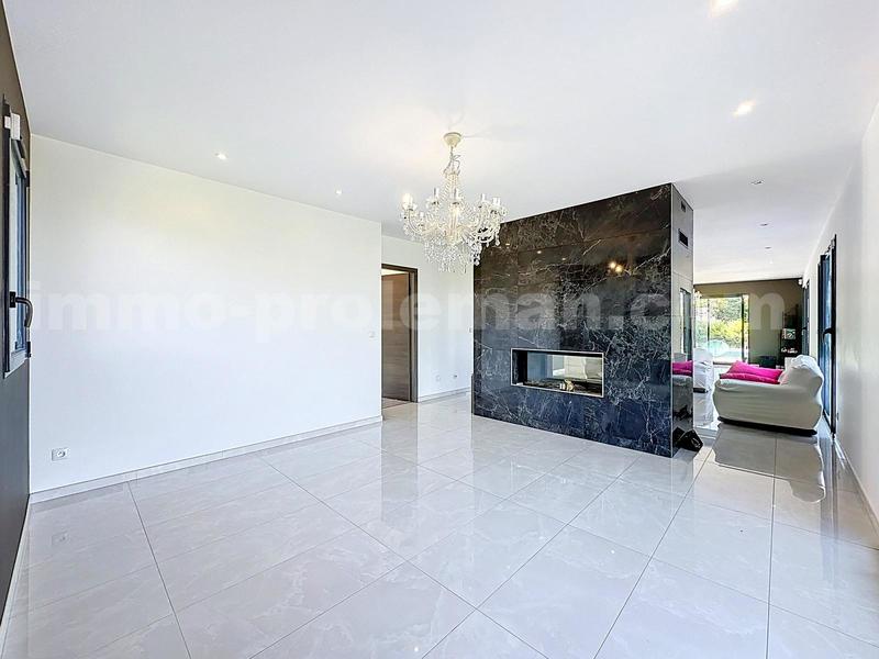 Maison - 280 m² - 8 pièces