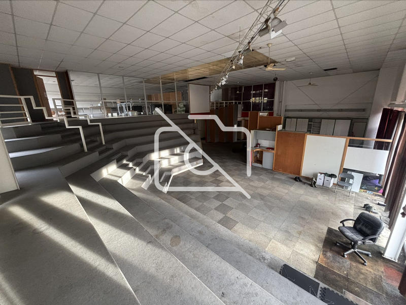 Entrepôt - 2 500 m²