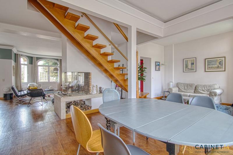 Maison - 342 m² - 9 pièces
