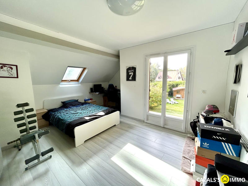 Maison traditionnelle - 263 m² - 11 pièces