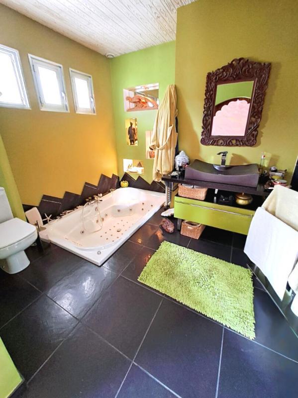 Maison - 222 m² - 8 pièces