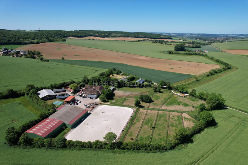 Maison - 330 m² - 10 pièces