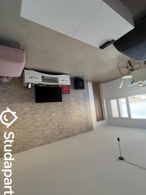 Chambre - 9 m² - 1 pièce