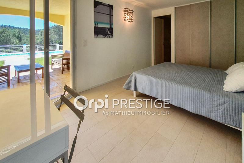 Villa - 325 m² - 6 pièces
